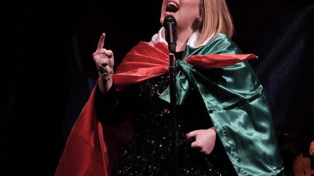Adele ya no quiere que le avienten muñecos de Doctor Simi porque un “idiota” lo arruinó