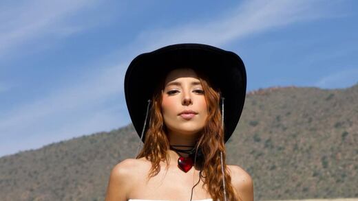 Majo Aguilar conmovida por la muerte de Elena Larrea, incluirá a un caballo en su testamento