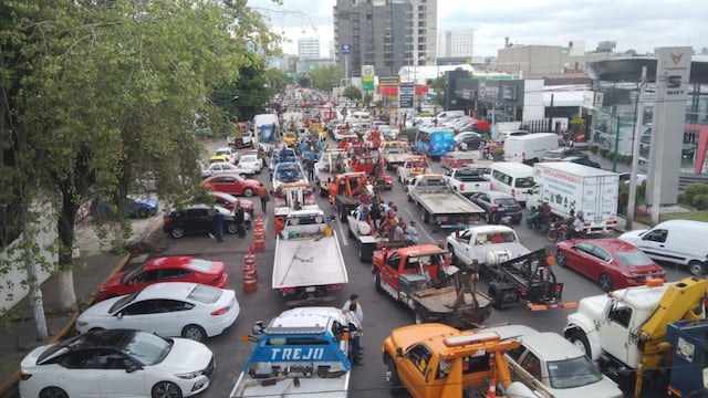 Bloqueo de grúas cerca de Periférico, Tlalnepantla, Estado de México