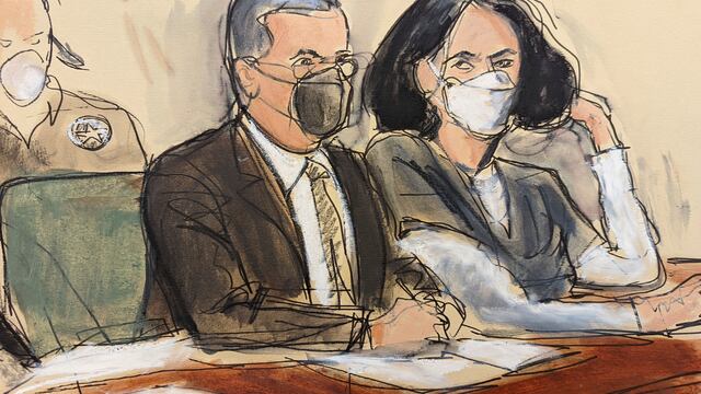 Bosquejo Ghislaine Maxwell, derecha, está sentada junto a su abogado, Christian Everdell, mientras dan condena de 20 años de prisión.