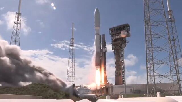 Amazon lanza primeros satélites para competir con Starlink