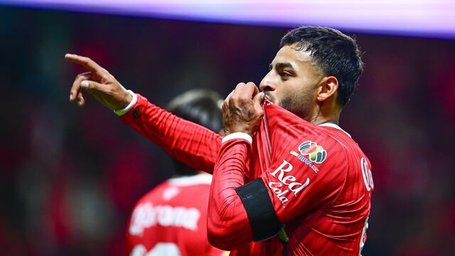 Aleixs Vega en el Toluca vs Chivas de la Liga MX.