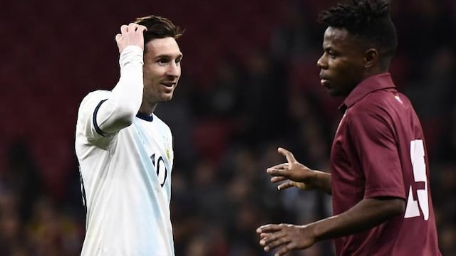 Lionel Messi lamenta la caída de la Albiceleste.