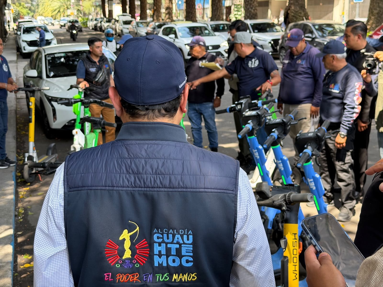 Alessandra Rojo de la Vega encabeza operativo para retirar scooters.