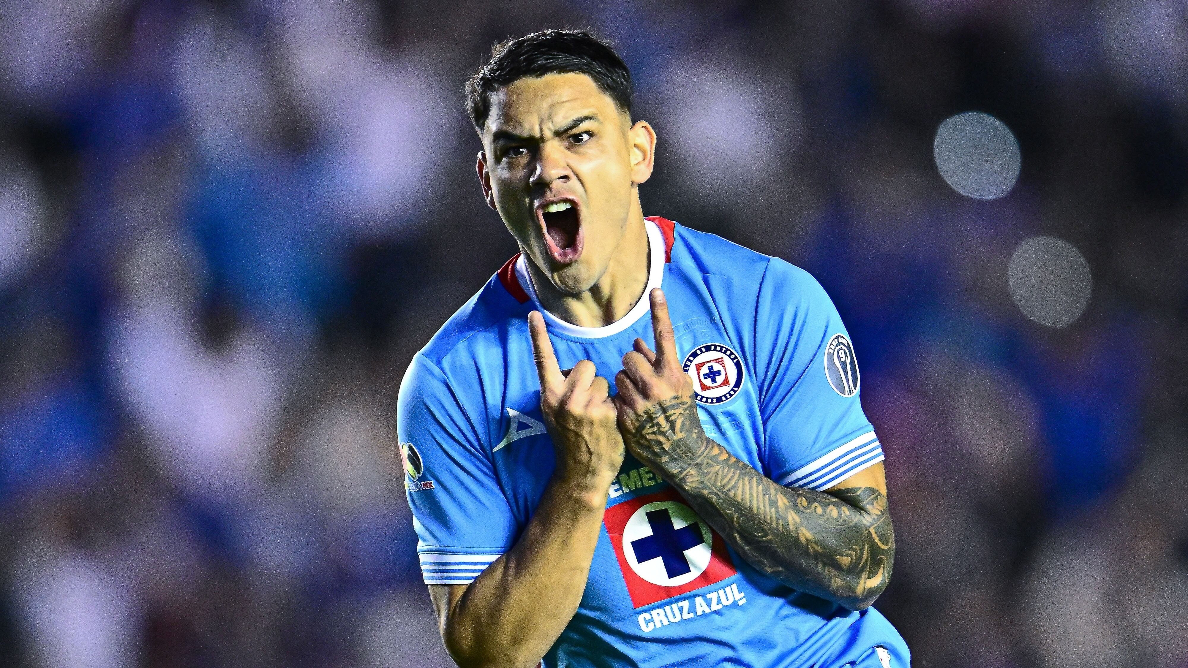 Toro Fernández con Cruz Azul.
