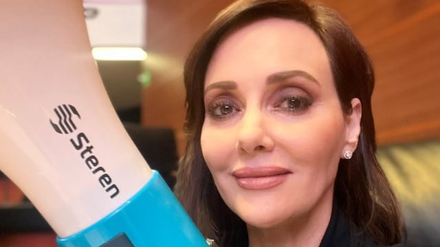 Lilly Téllez y su megáfono