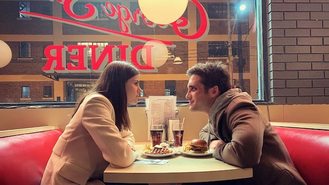 Diego Boneta le enseña algunas groserías a Alexandra Daddario