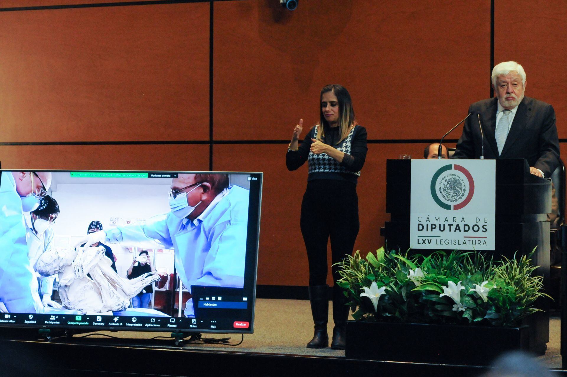 Jaime Maussan en la Cámara de Diputados
