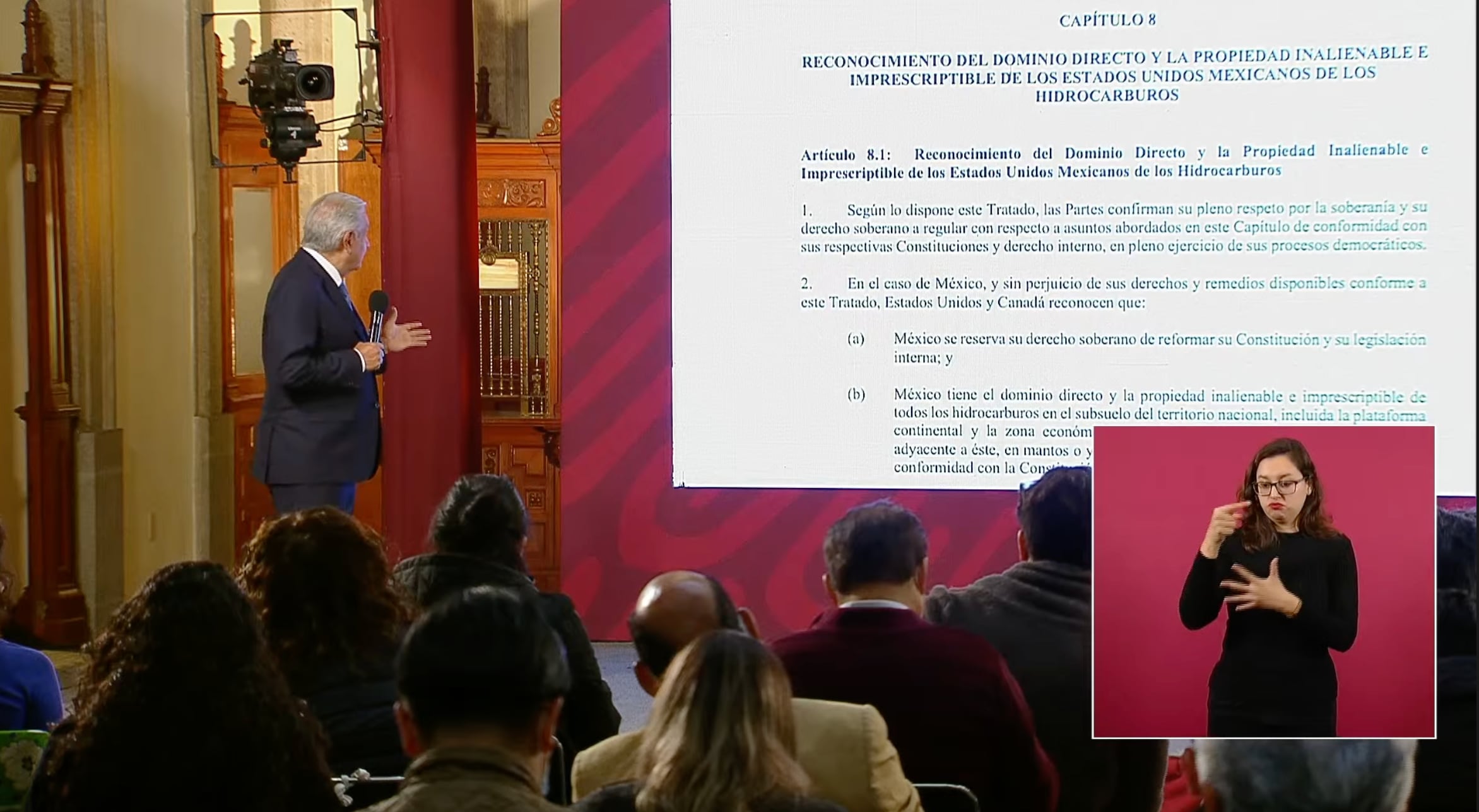 AMLO lee artículo octavo del T-MEC
