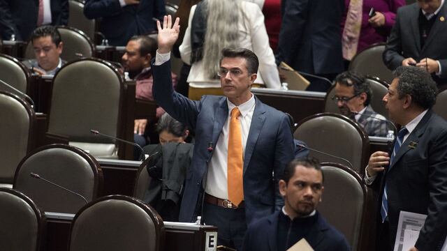 Sergio Mayer. Advertencia.