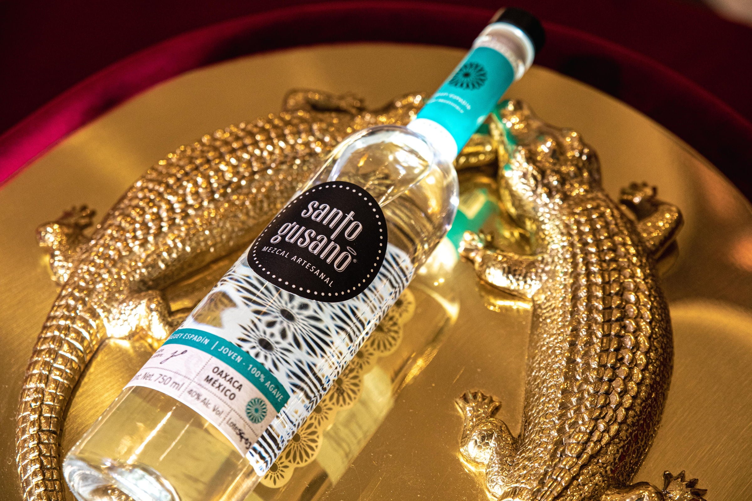 Mezcal de Carlos Rivera: Cuánto cuesta y dónde se vende al mejor precio Santo Gusano