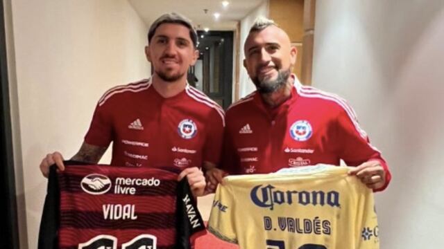 Arturo Vidal presume camiseta del Club América