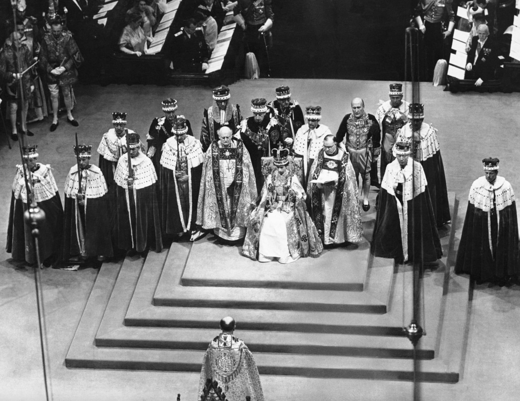 Reina Isabel II en su coronación