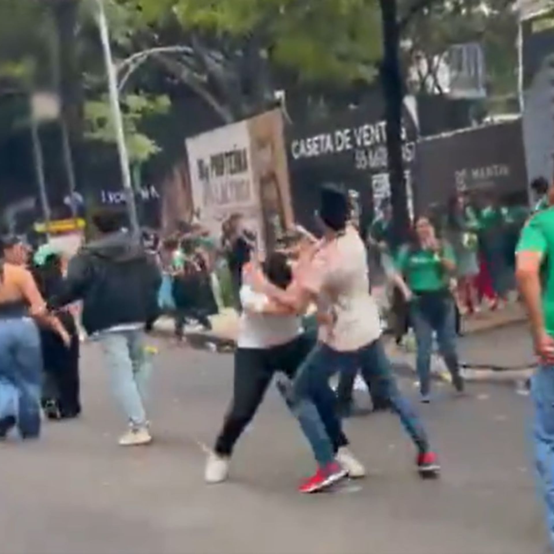 De la fiesta a la pelea: así terminó el festejo por la victoria de México