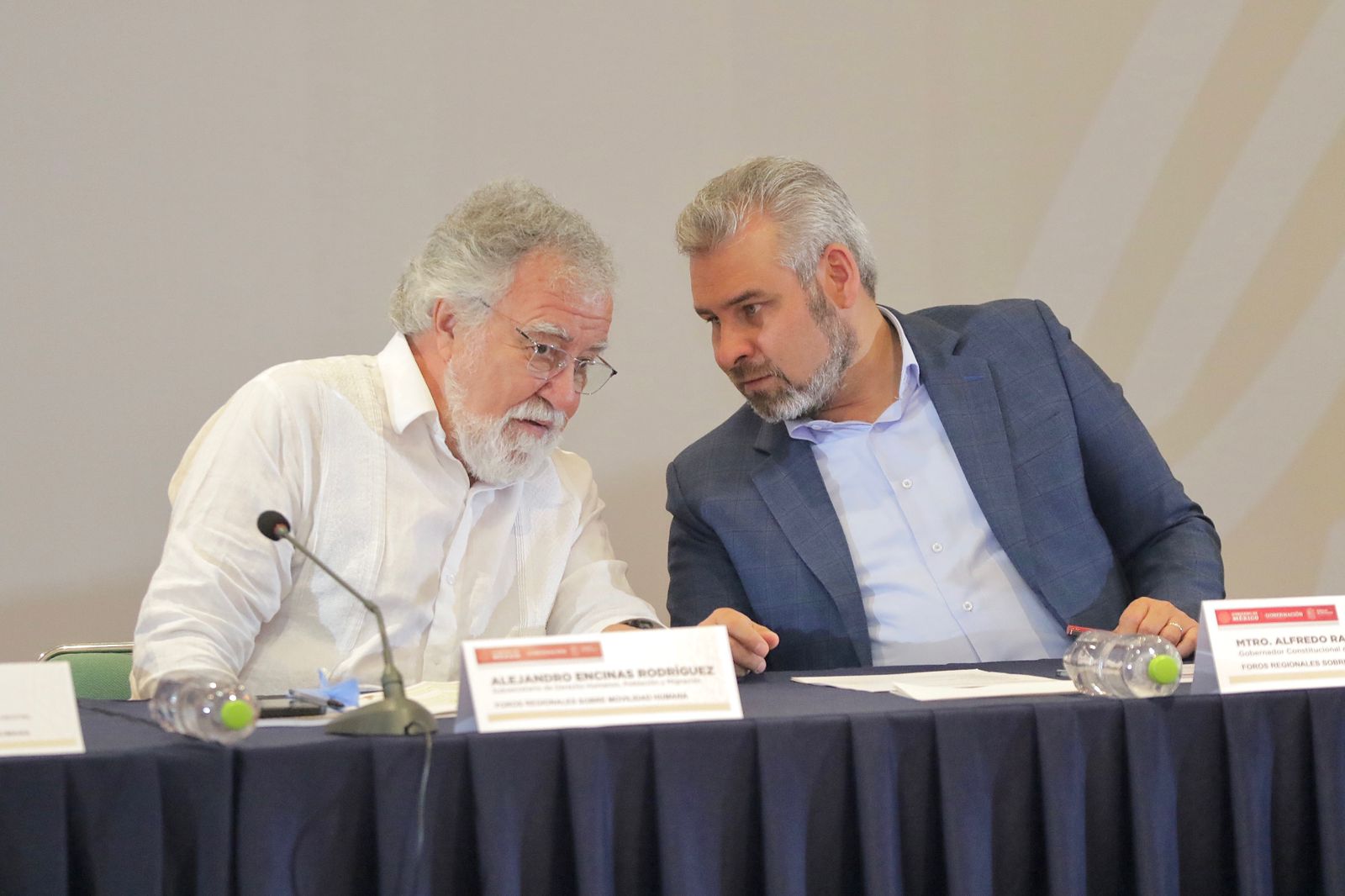 Alejandro Encinas Rodríguez, subsecretario de Derechos Humanos, y Alfredo Ramírez Bedolla, gobernador de Michoacán.