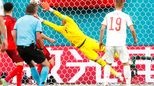 Yann Sommer fue la figura del partido, pro Suiza quedó fuera de la Euro