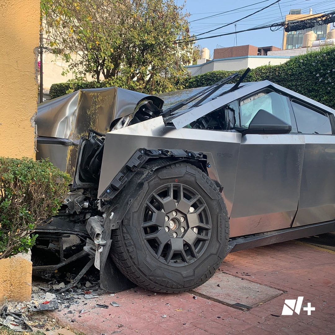 Una camioneta Cybertruck de Tesla chocó contra una casa en la CDMX
