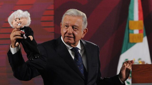 AMLO con su AMLITO en la conferencia mañanera