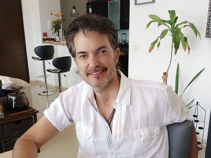 Fernando del Solar, conductor.
