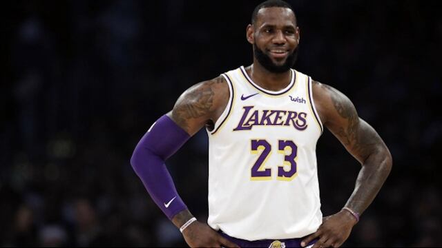 LeBron tuvo una noche histórica con los Lakers