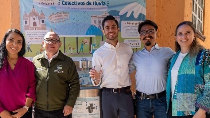 Pepe Couttolenc instal bebederos gratis de agua potable en el Estado de México