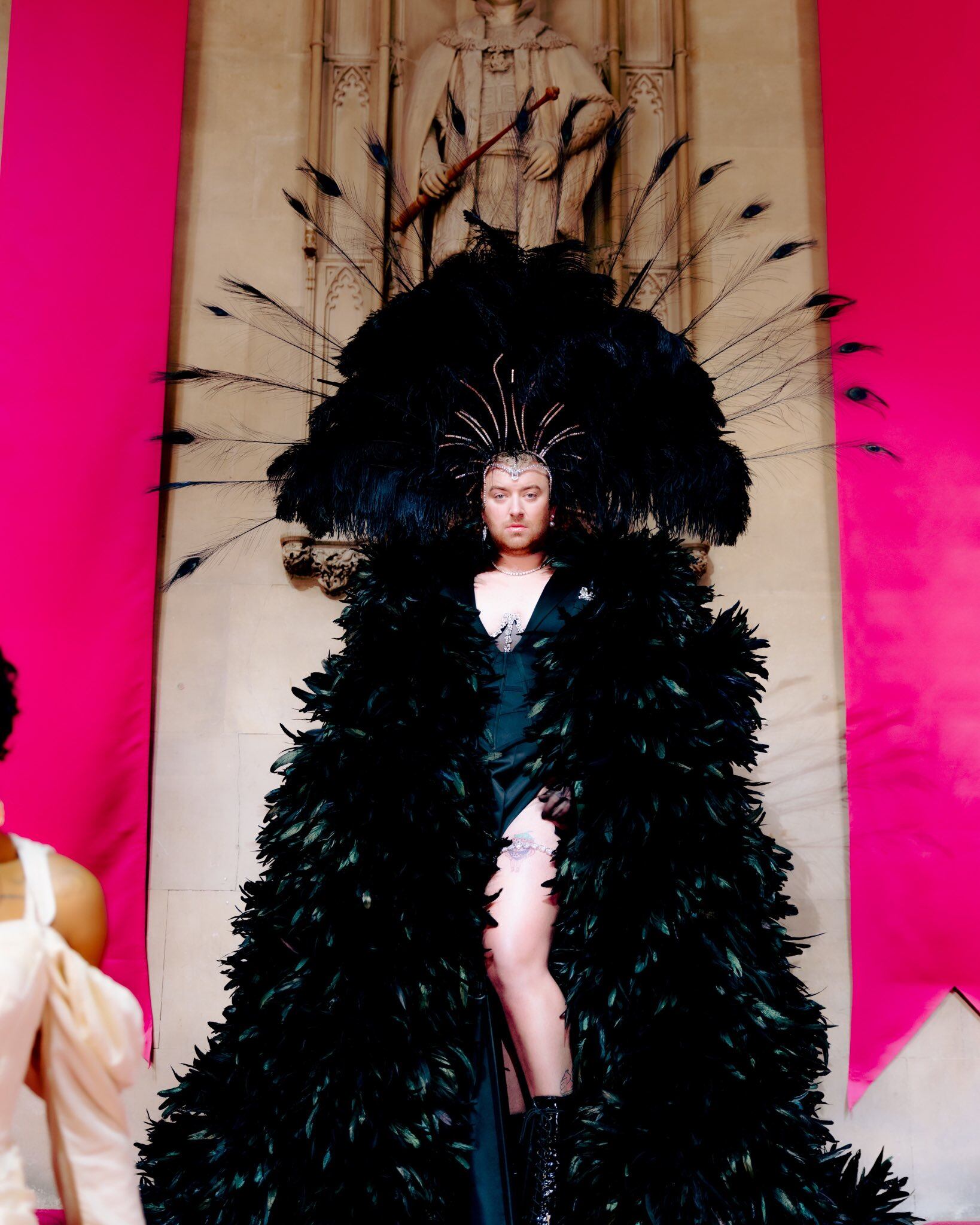 Sam Smith en su video "I'm not here to make friends".
