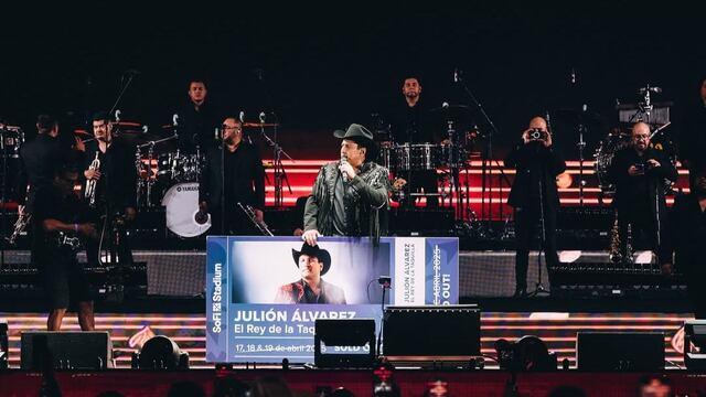 Julión Álvarez en el SoFi Stadium de Los Ángeles