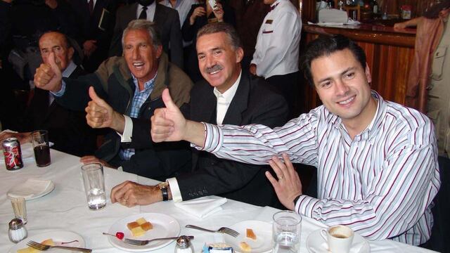 Enrique Peña Nieto y Arturo Montiel (derecha y centro) gobernaron al Estado de México