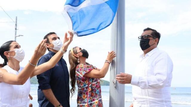 Evelyn Salgado iza bandera y entrega Blue Flag en playa La Madera; Zihuatanejo