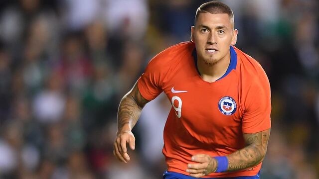 Nico Castillo celebra gol con su selección.