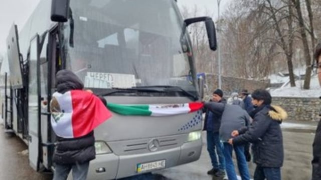 Embajadora en Ucrania, Olga García Guillén, sale rumbo a Rumania con otros mexicanos: Marcelo Ebrard