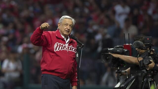 AMLO en la inauguración en el Harp Helú