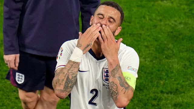 Estrella de Inglaterra provoca excesiva seguridad debido a su doble vida amorosoa