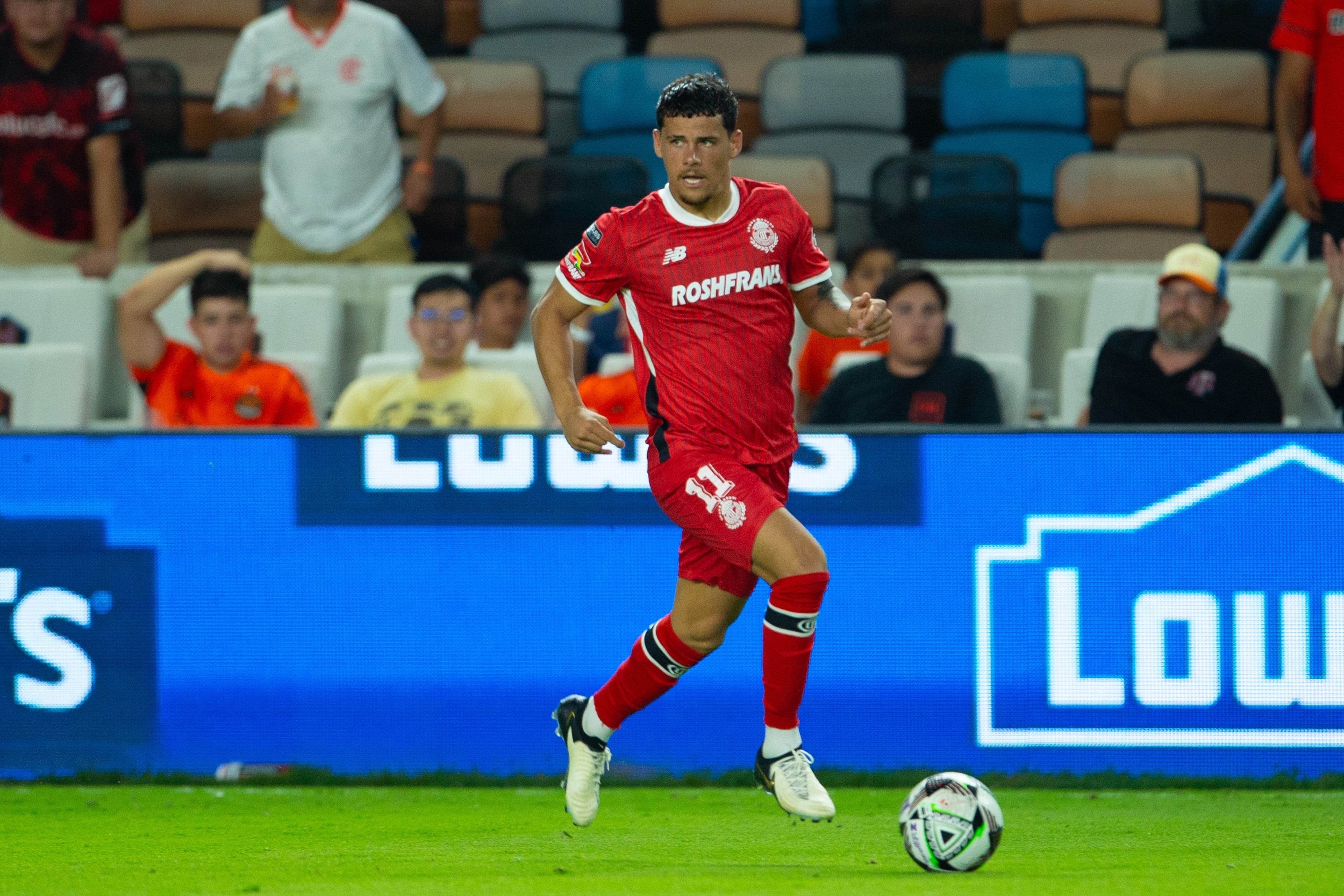 Maximiliano Araújo podría salir de Toluca e ir a Europa