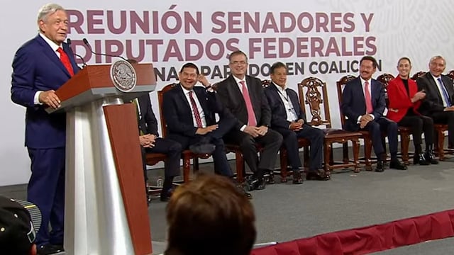 AMLO en la reunión con legisladores