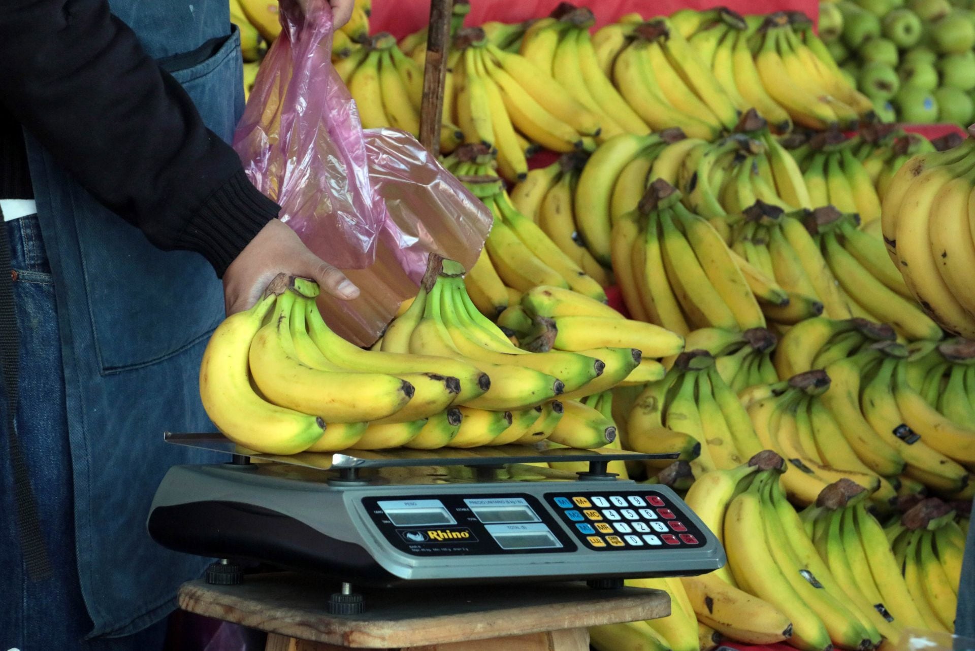El plátano sale de la canasta básica de Profeco