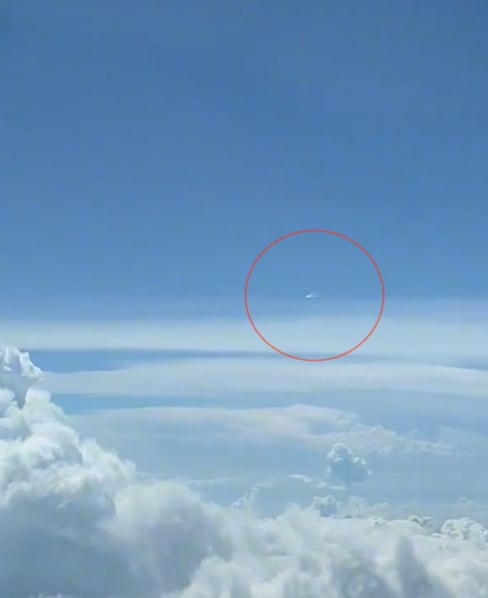 OVNI que se ve desde el avión