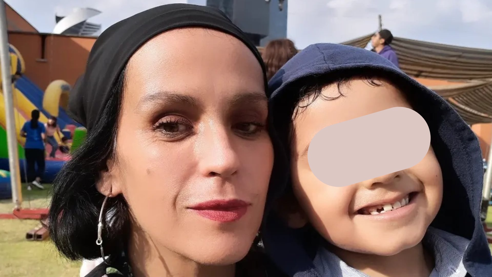 Mayela Laguna con su hijo Apolo.