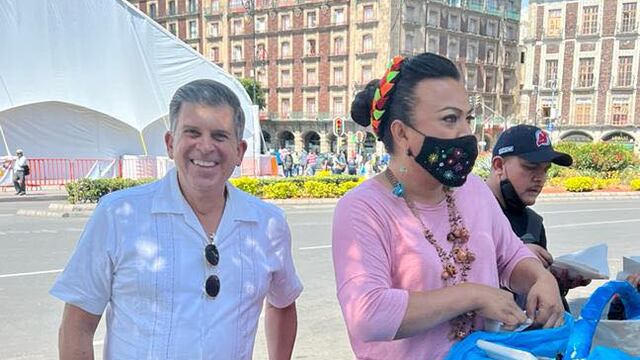 Ricardo Sheffield y Lady Tacos de Canasta