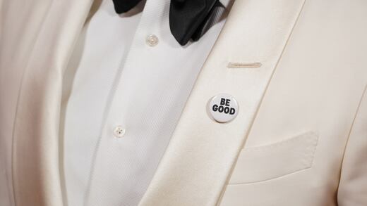 “Sé bueno”: el mensaje silencioso que convirtió a los Globos de Oro 2026 en protesta política