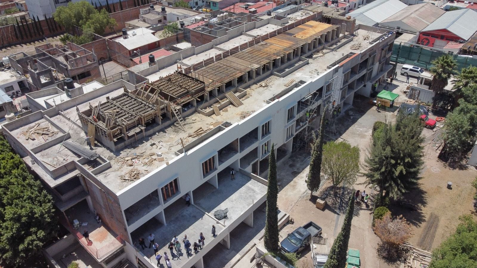 Ricardo Gallardo visitó lo que será el nuevo albergue para infancias y adultos mayores