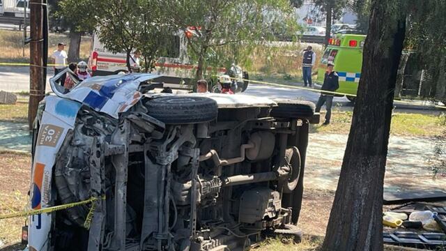 Accidente de combi en la autopista México-Pachuca