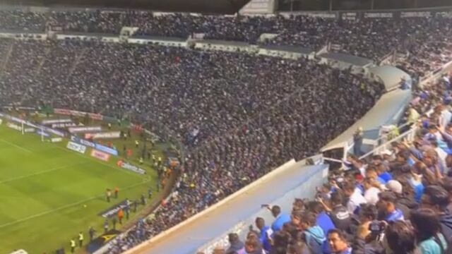 Los fans de Cruz Azul se manifestaron en las gradas por la salida de Juan Escobar.