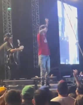 Natanael Cano explota contra su equipo por falla de audio y aplica la de Paulina Rubio