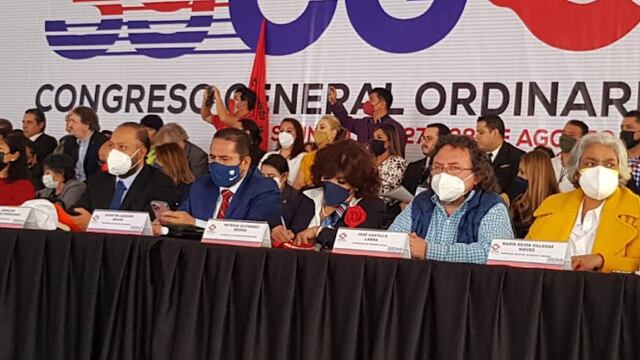 Asociación de Pilotos defiende a capitana que grabó a dos aviones casi chocar en el AICM