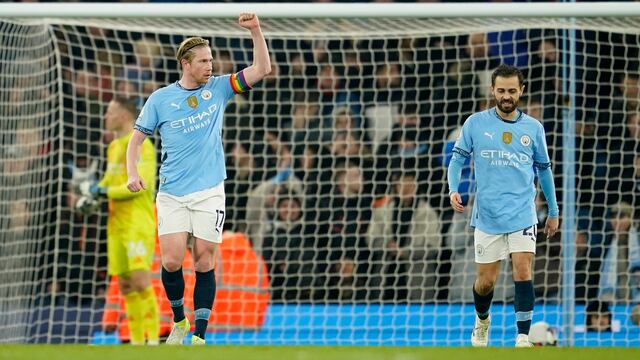 Kevin De Bruyne y Bernardo Silva con el Manchester City.