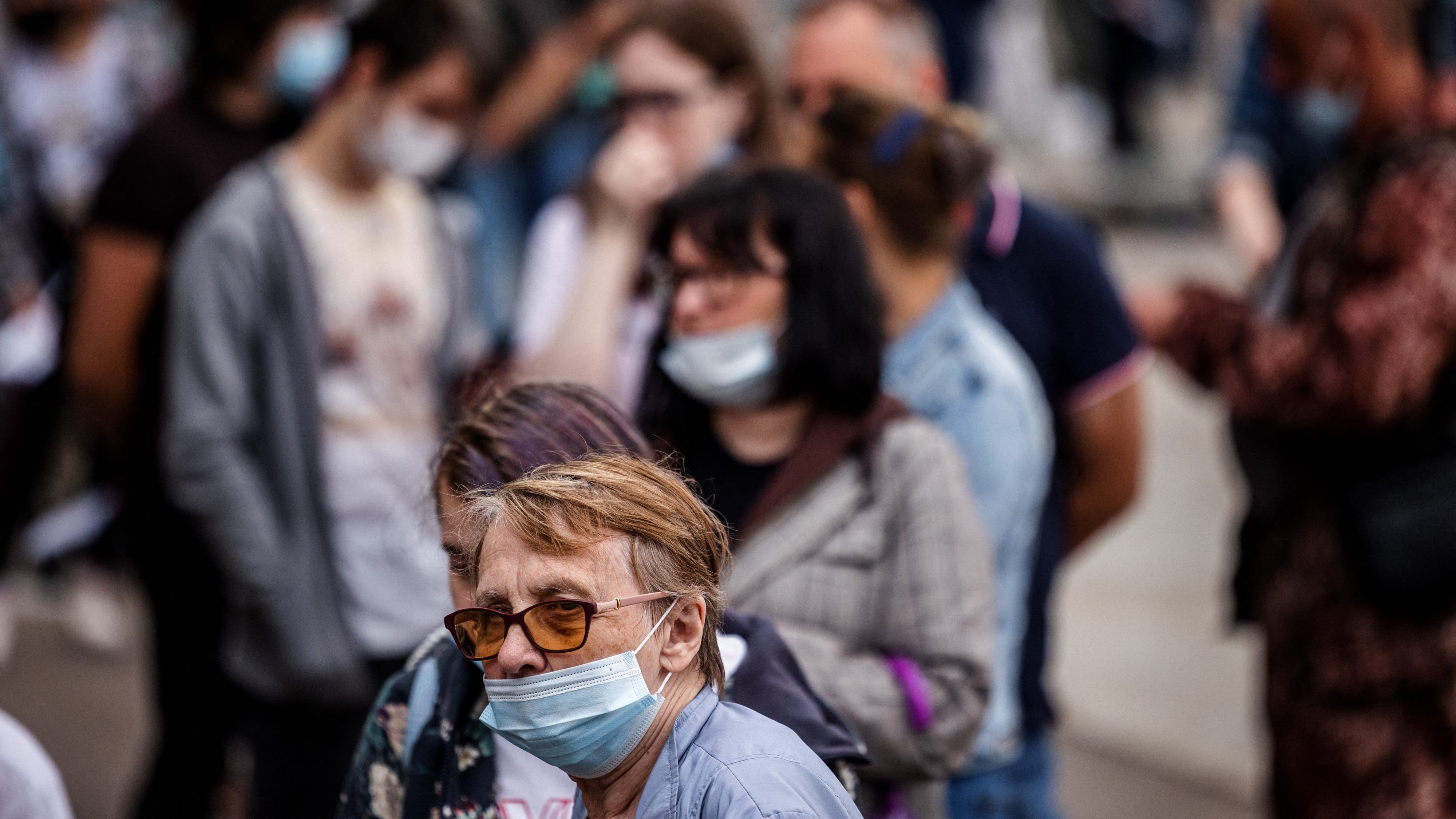 Covid Pirola: Lo que sabemos sobre la variante que desató una nueva ola de contagios