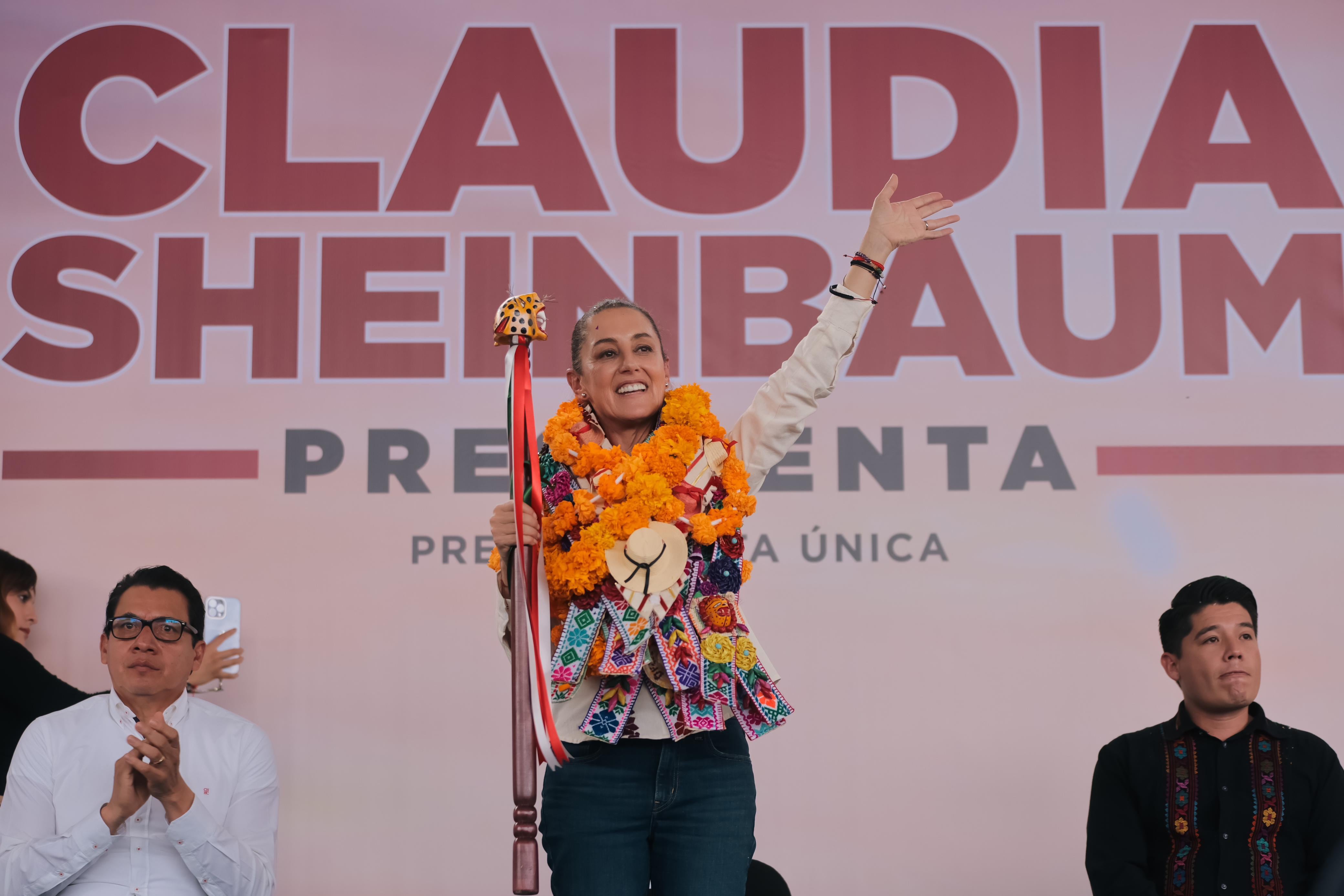Claudia Sheinbaum recibe nuevo bastón de mando