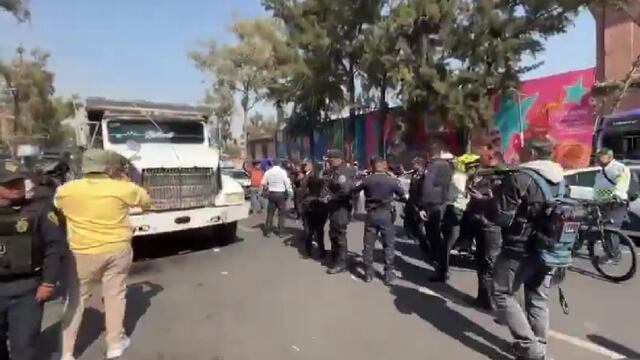 CNTE en Paseo de la Reforma: Camión de carga rompió el cerco y más