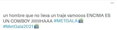 Meme traje negro en el Met Gala 2021.